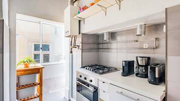 Appartement, 2 slaapkamers, niet-roken | Privékeuken | Een espressoapparaat, een waterkoker