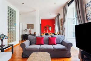 Departamento, 2 habitaciones, para no fumadores | Área de sala de estar | Televisión de pantalla plana 