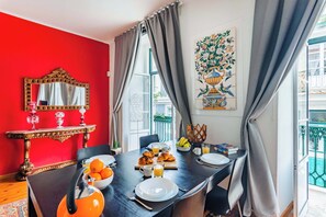 Apartamento, 2 habitaciones, no fumadores | Zona de estar | Una televisión de pantalla plana