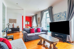 Apartamento, 2 habitaciones, no fumadores | Zona de estar | Una televisión de pantalla plana
