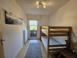 3 bedrooms, WiFi, bed sheets