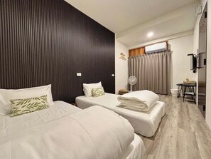 Economy Twin Room, 1 Bedroom, Non Smoking, Shared Bathroom