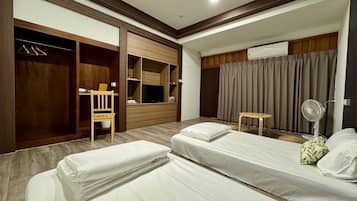Comfort Twin Room, 1 Bedroom, Non Smoking, Shared Bathroom | Free WiFi, bed sheets