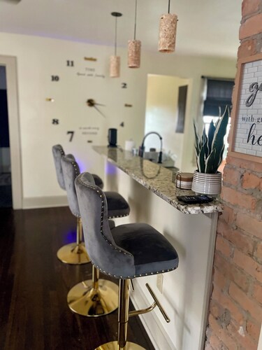 "Charming 2-Bedroom House in Historic Portsmouth – Perfect for Your Getaway!"