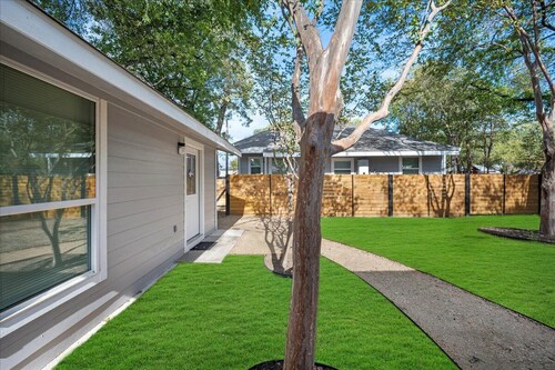 Cozy studio in Downtown Austin!