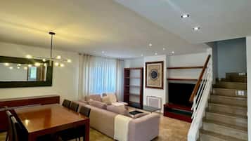 Chalet, 4 slaapkamers, roken, privézwembad | Woonkamer