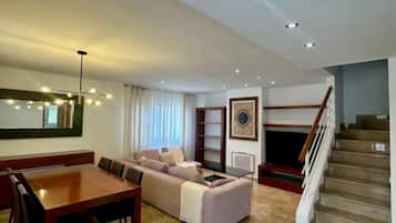 Chalet, 4 Bedrooms, Smoking, Private Pool | Living room
