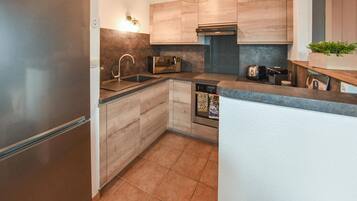 Fridge, microwave, oven, stovetop