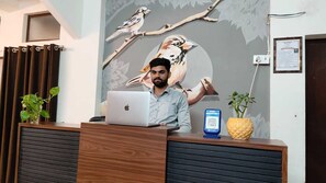 Reception - Sunrise Meadows Hotel Praba's (Varanasi)