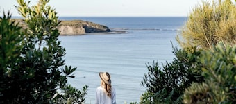 The Bermuda at Rennies Beach - Oceanview Luxury