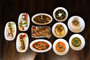Daily buffet breakfast for a fee - Alpine Holiday Inn, Kufri, Shimla (Theog)