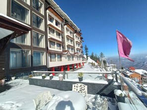 Front of property - Alpine Holiday Inn, Kufri, Shimla (Theog)