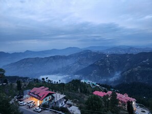 View from room - Alpine Holiday Inn, Kufri, Shimla (Theog)