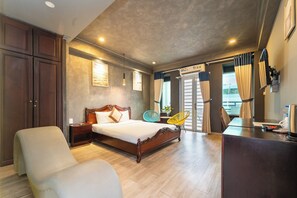 Premier Room, 1 King Bed, Bathtub, City View | Hypo-allergenic bedding, memory foam beds, minibar, soundproofing - Happy Homes Ben Thanh Central (Ho Chi Minh City)