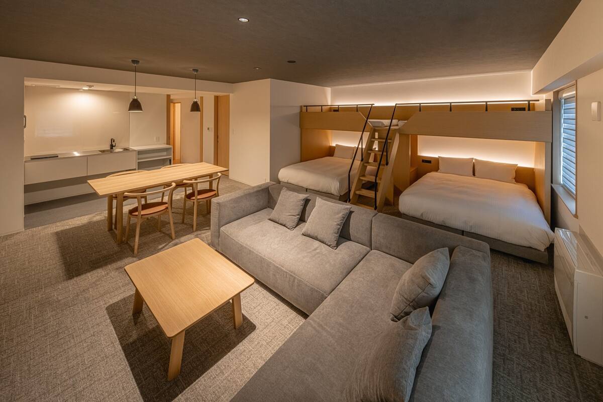 Phòng Suite dành cho gia đình, không hút thuốc | Chăn bông, két bảo mật tại phòng, bàn, màn/rèm cản sáng 