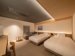 Premier Twin with Lounge Access, Non Smoking | Down comforters, in-room safe, desk, blackout drapes