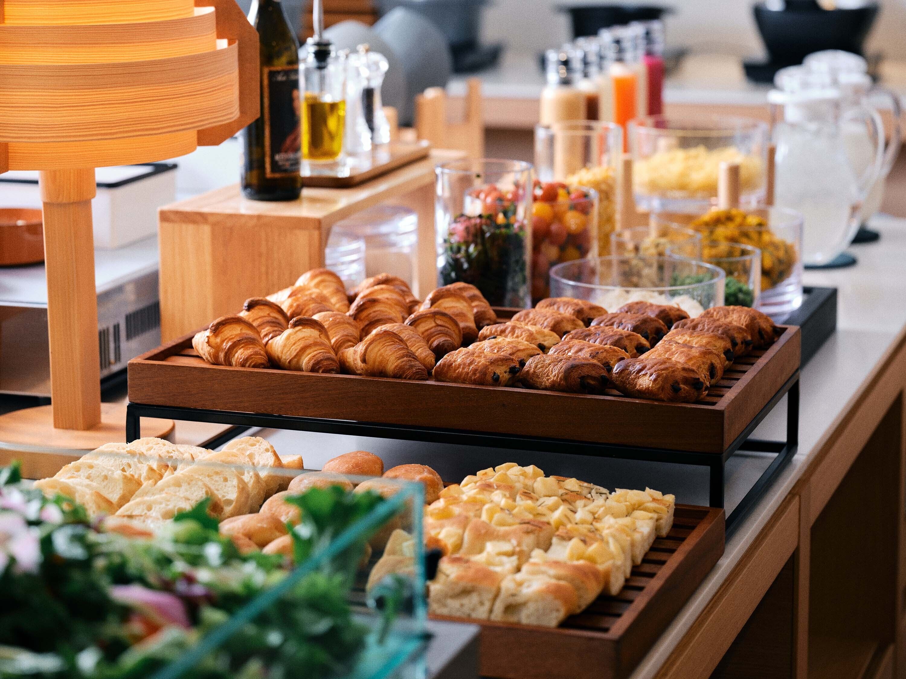 Daily buffet breakfast for a fee