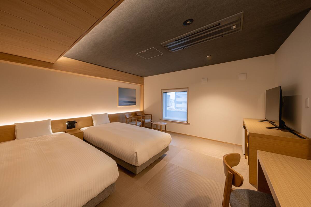 Phòng 2 giường đơn Premier, không hút thuốc, phòng tắm hơi (with Lounge Access) | Chăn bông, két bảo mật tại phòng, bàn, màn/rèm cản sáng 