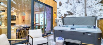 Luxury Ski Home w/ Hot Tub • Near Trails & Downtown | Parkview Mountain House