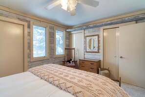 3 bedrooms, travel cot, free WiFi, bed sheets