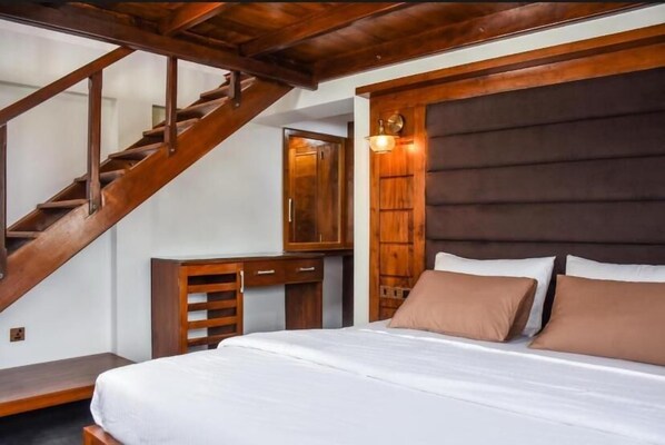 Caja de seguridad en la habitación y escritorio