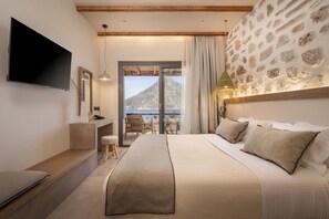 Chambre Double Deluxe, balcon, vue mer | Rideaux occultants, fer et planche à repasser, Wi-Fi gratuit