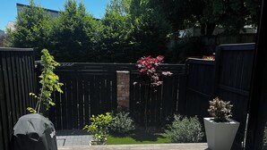 Unclassified image, 3 of 12, button - New Merivale townhouse, centrally located by Hagley Park and City. (Christchurch)