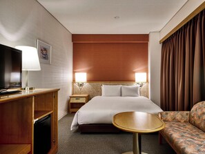 デラックスダブル [禁煙] | デスク、遮光カーテン、WiFi (無料)、ベッドシーツ