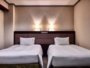 Desk, blackout curtains, free WiFi, bed sheets - ROYAL PINES HOTEL YONEZAWA (Yonezawa)