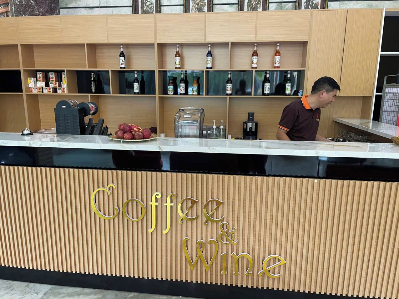 Lobby-lounge
