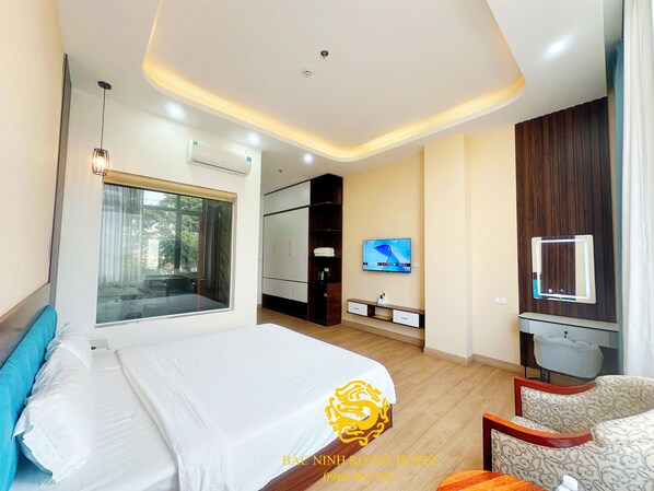 Habitación individual superior | Baño | Amenidades de baño de diseñador, secadora de cabello, batas, pantuflas 