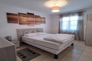 3 Schlafzimmer, Bügeleisen/Bügelbrett, Bettwäsche