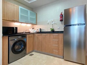 Refrigerador, microondas, horno y periquera 