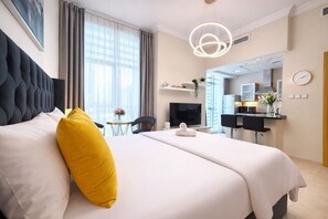 1 chambre, bureau, fer et planche à repasser, Wi-Fi