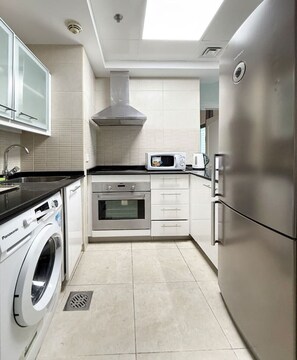 Fridge, microwave, oven, stovetop