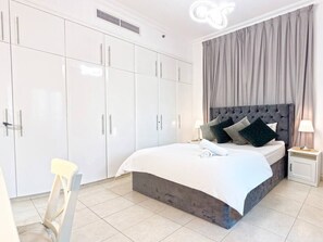 1 dormitorio, tabla de planchar con plancha, wifi y ropa de cama