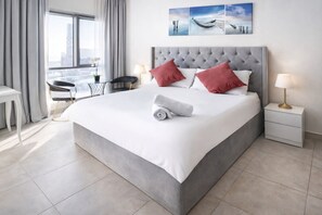 1 bedroom, iron/ironing board, WiFi, bed sheets - Studio in Dubai Marina by beach & Metro - Z313 (Dubai)