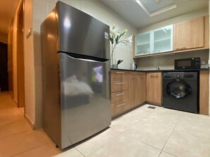 Fridge, microwave, oven, cookware/dishes/utensils