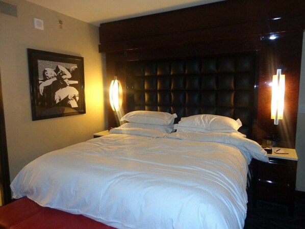 2 bedrooms, in-room safe, desk, iron/ironing board