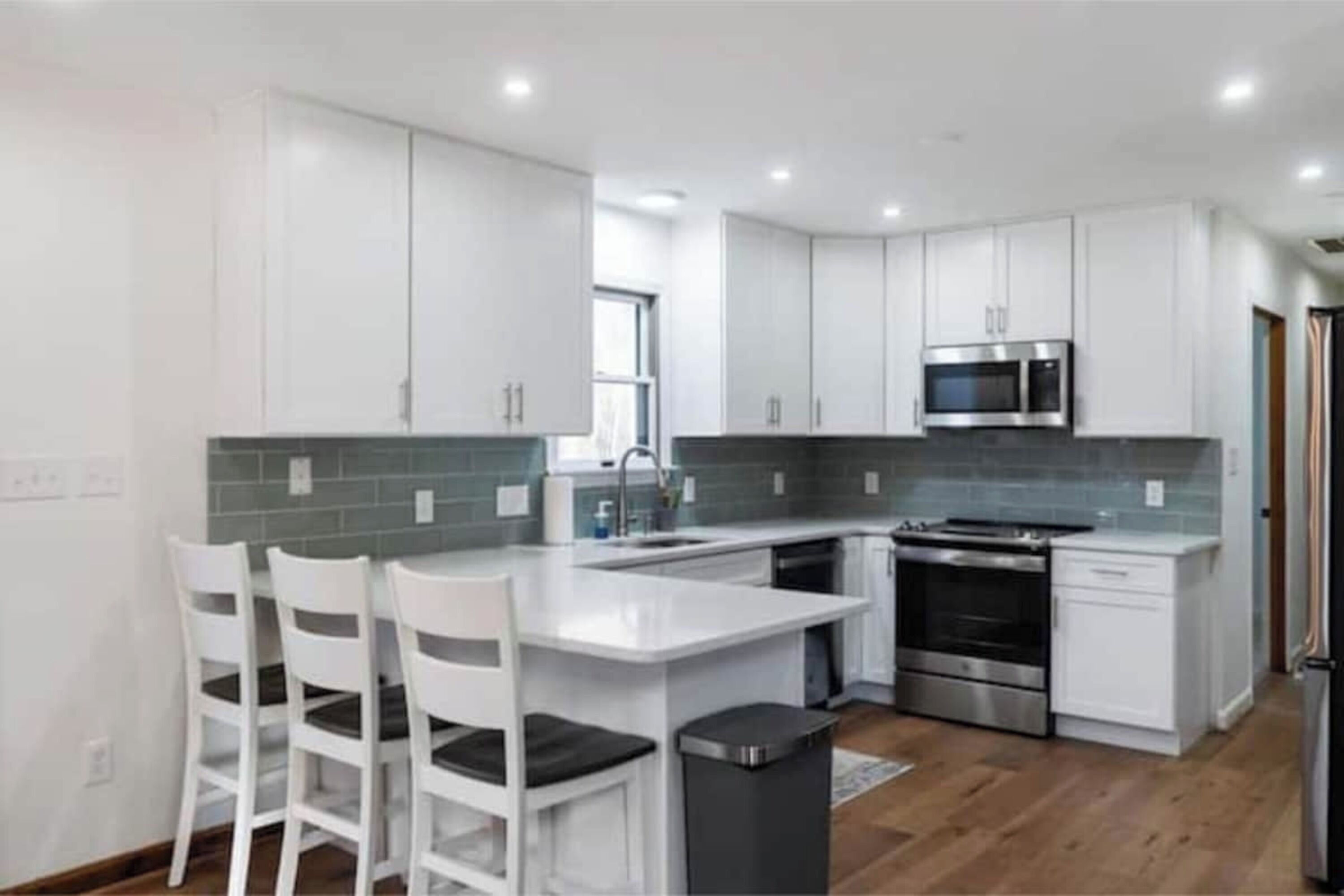 Comfort House, 4 Bedrooms, Kitchen, Lakeside | Private kitchen | Fridge, microwave, oven, stovetop