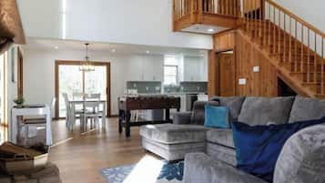 Comfort House, 4 Bedrooms, Kitchen, Lakeside | Living room | 32-inch Smart TV with cable channels, fireplace, foosball
