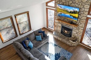 Comfort House, 4 Bedrooms, Kitchen, Lakeside | Living room | 32-inch Smart TV with cable channels, fireplace, foosball - Cozy and Comfy with Lake Access (Mineral)