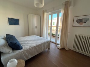 2 bedrooms, iron/ironing board, free WiFi, bed sheets - Cosy house for your moments of happiness, just a few minutes from the centre. (Roma)