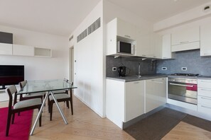 Fridge, microwave, oven, stovetop