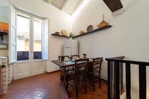 Dining - GuestHost - Quaint Ortigia Center Apartment (Siracusa)