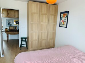 1 bedroom, iron/ironing board, free WiFi, bed sheets - Bed and breakfast  (Montreuil)
