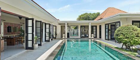 Alberca al aire libre