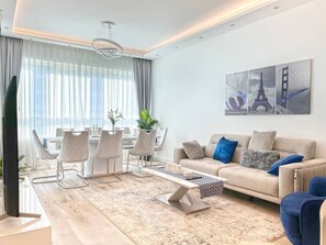 TV - 2 Bedroom with Full Marina View - center of Marina (Dubai)