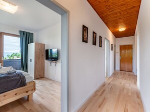 3 bedrooms, Internet