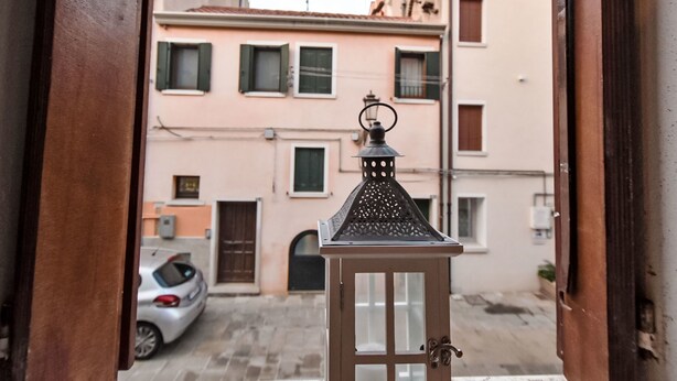 A view through a window of a building with a street visible outside. - La Casa di Lu' by Interhome (Chioggia)
